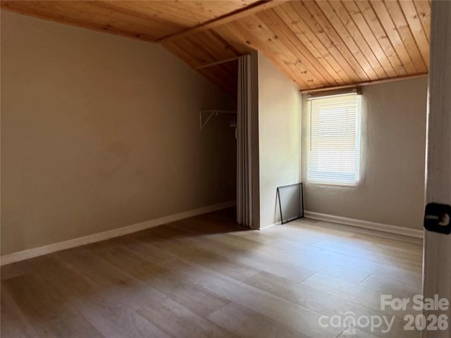 808 Harrisburg Drive SW, Lenoir, NC 28645