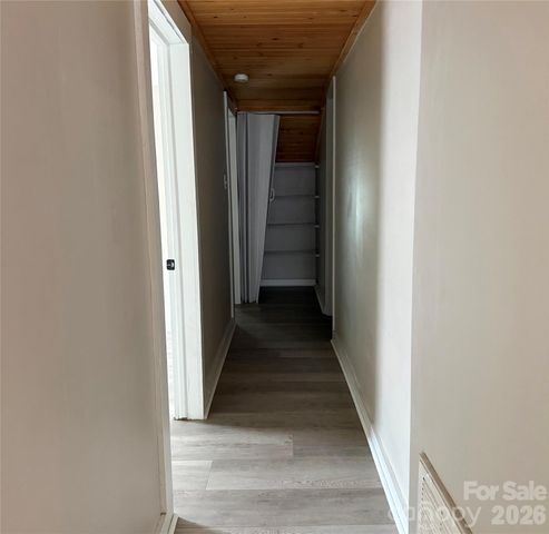 808 Harrisburg Drive SW, Lenoir, NC 28645