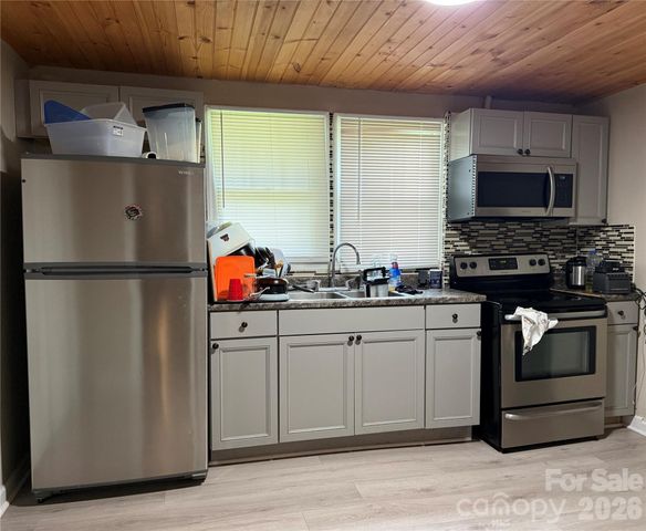808 Harrisburg Drive SW, Lenoir, NC 28645