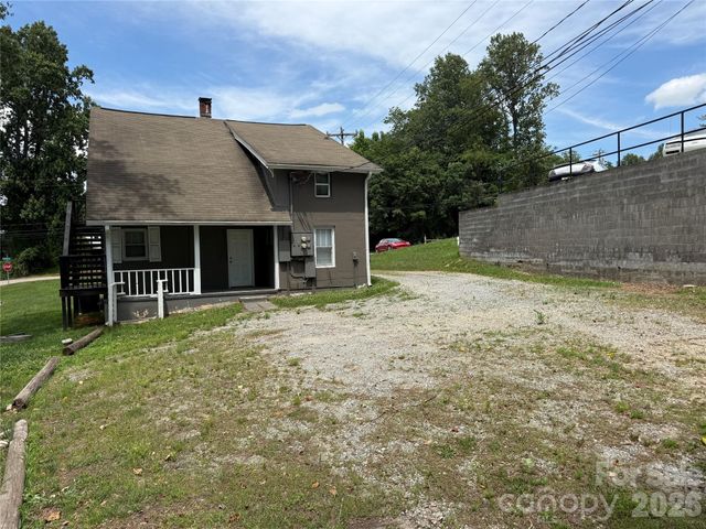 808 Harrisburg Drive SW, Lenoir, NC 28645