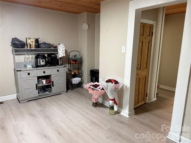 808 Harrisburg Drive SW, Lenoir, NC 28645