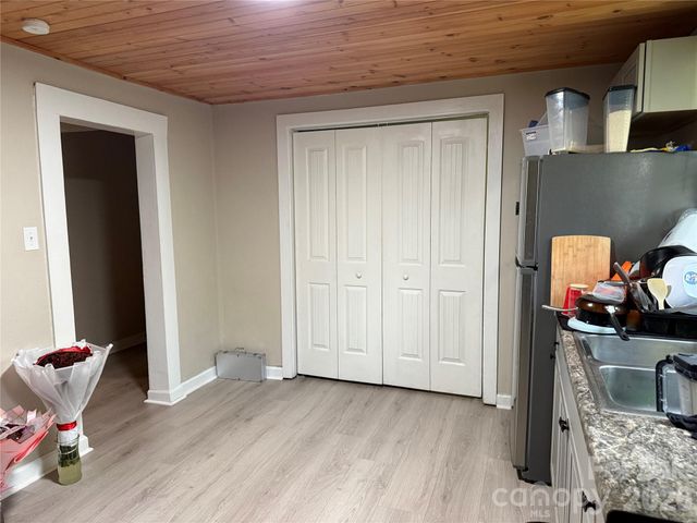 808 Harrisburg Drive SW, Lenoir, NC 28645