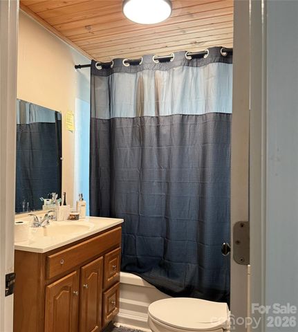 808 Harrisburg Drive SW, Lenoir, NC 28645