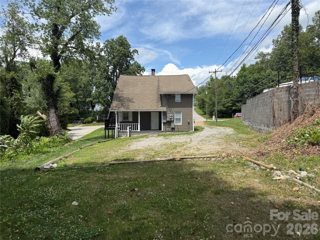 808 Harrisburg Drive SW, Lenoir, NC 28645