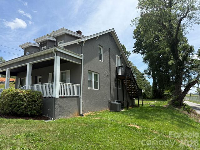 808 Harrisburg Drive SW, Lenoir, NC 28645