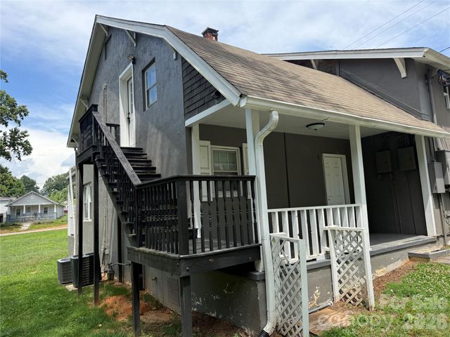 808 Harrisburg Drive SW, Lenoir, NC 28645