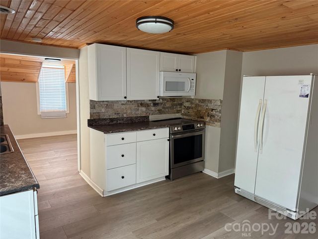 808 Harrisburg Drive SW, Lenoir, NC 28645