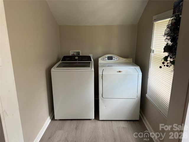 808 Harrisburg Drive SW, Lenoir, NC 28645