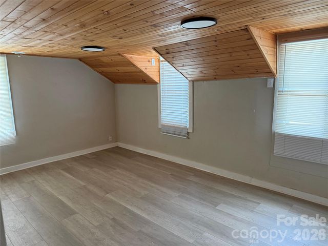 808 Harrisburg Drive SW, Lenoir, NC 28645