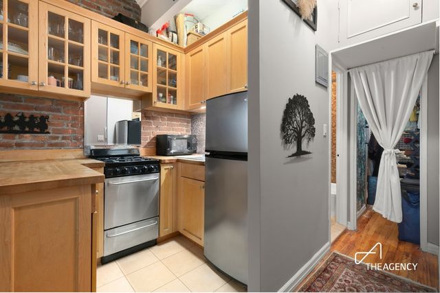 227 E 87th St Apt 3B, New York City, NY 10128