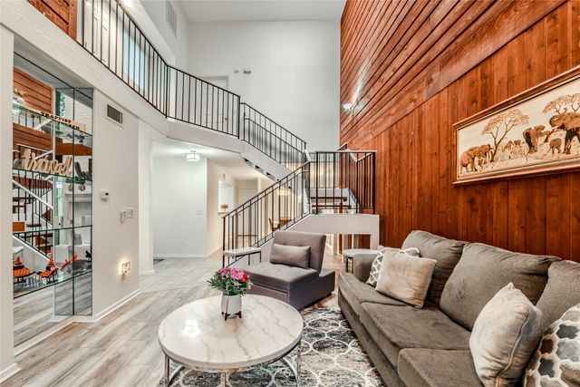 1902 Shorewood Drive, Grapevine, TX 76051