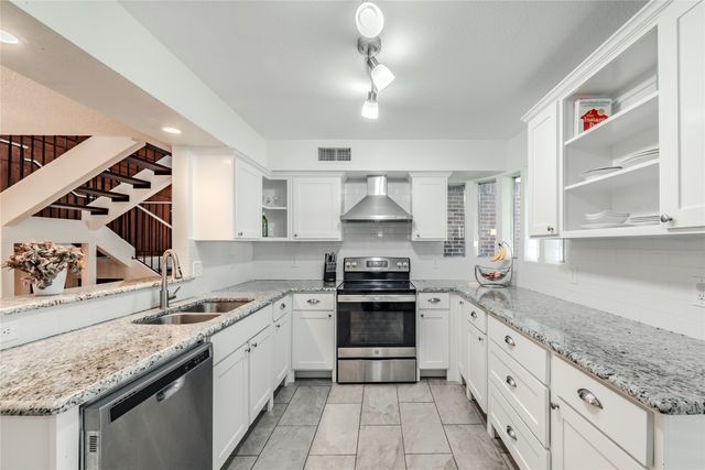 1902 Shorewood Drive, Grapevine, TX 76051