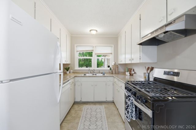 3328 S Knoxville Avenue, Tulsa, OK 74135