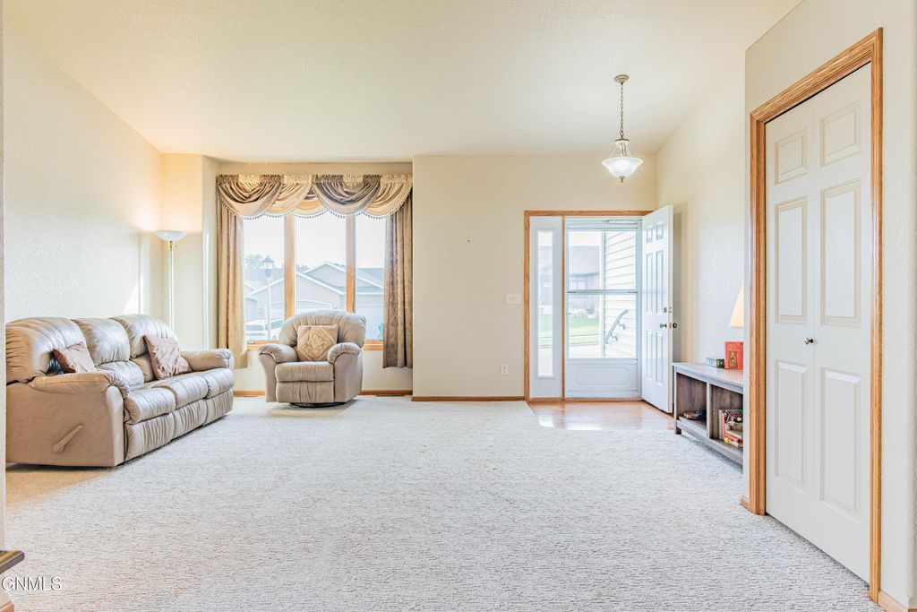 4320 Boulder Ridge Road, Bismarck, ND 58503 photo 4