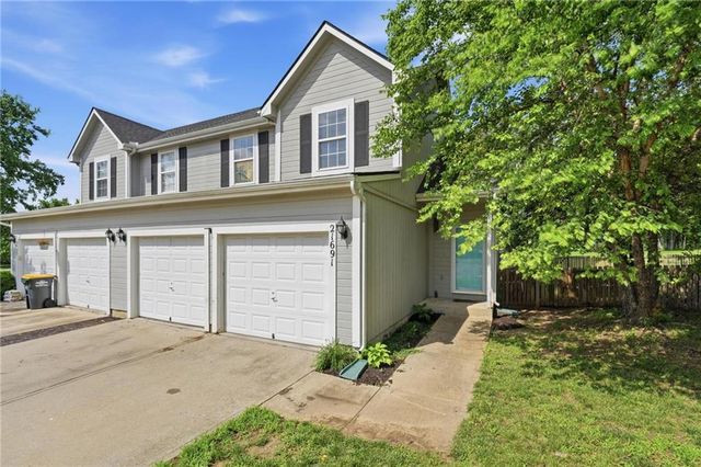 21691 S Main Street, Spring Hill, KS 66083