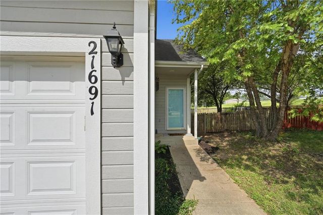21691 S Main Street, Spring Hill, KS 66083