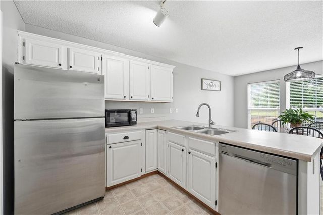 21691 S Main Street, Spring Hill, KS 66083