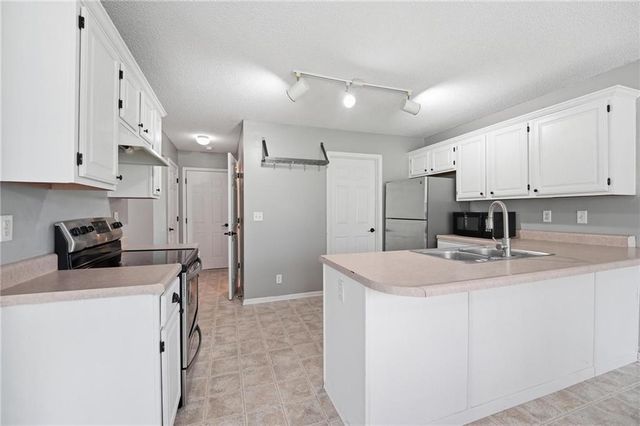 21691 S Main Street, Spring Hill, KS 66083