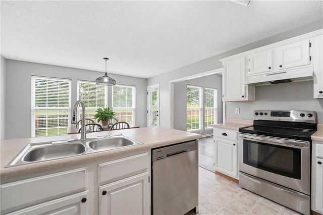 21691 S Main Street, Spring Hill, KS 66083