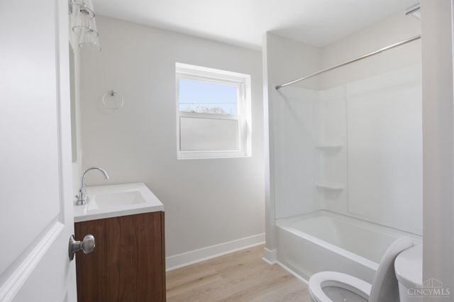 1734 Llanfair Avenue, Cincinnati, OH 45224