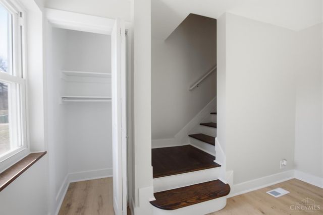 1734 Llanfair Avenue, Cincinnati, OH 45224