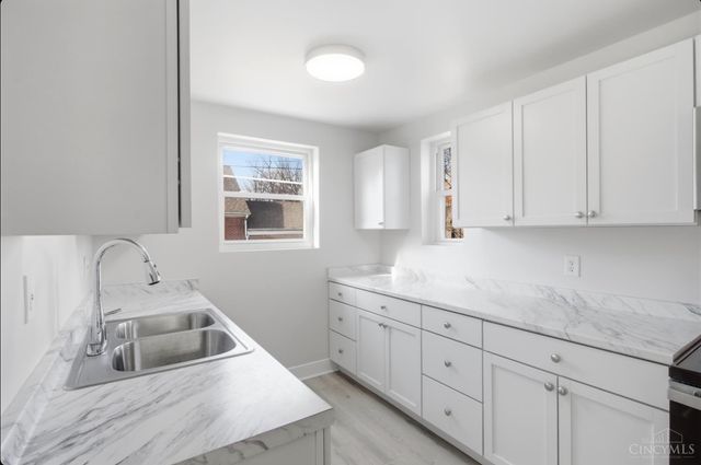 1734 Llanfair Avenue, Cincinnati, OH 45224