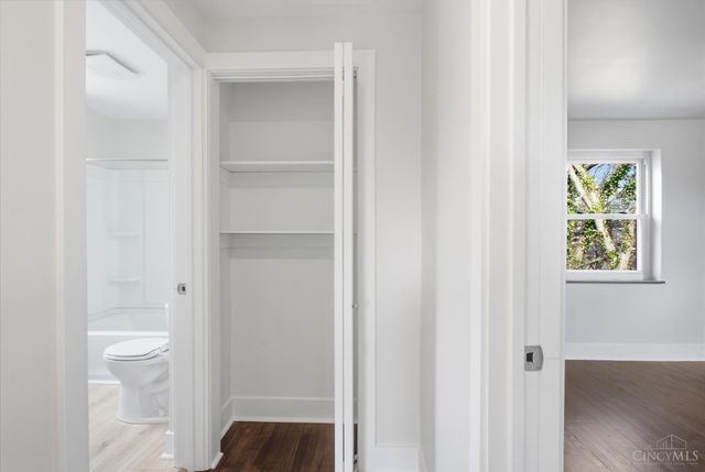 1734 Llanfair Avenue, Cincinnati, OH 45224