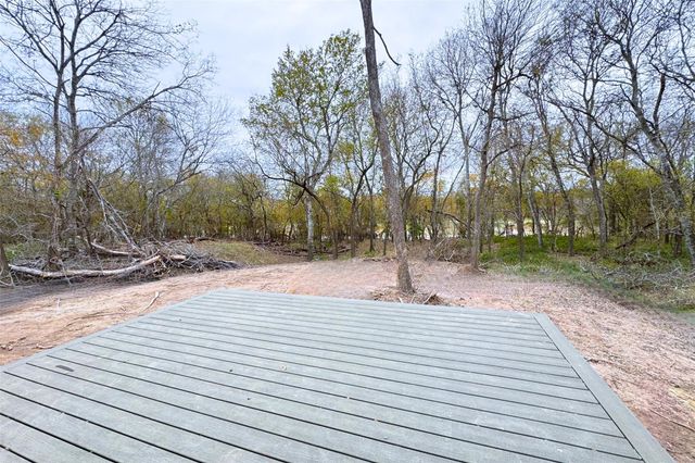 211 Kahana LN, Bastrop, TX 78602