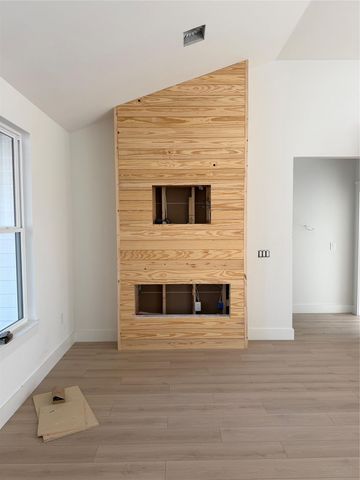 211 Kahana LN, Bastrop, TX 78602