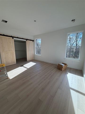 211 Kahana LN, Bastrop, TX 78602