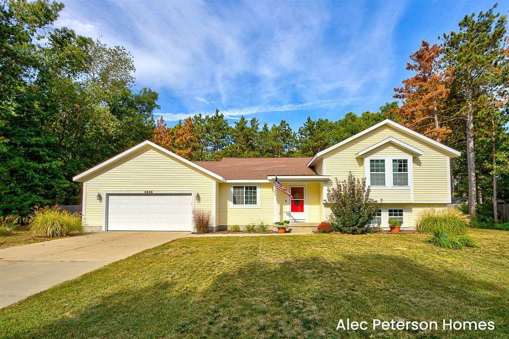 6666 Minard Drive, Muskegon, MI 49442