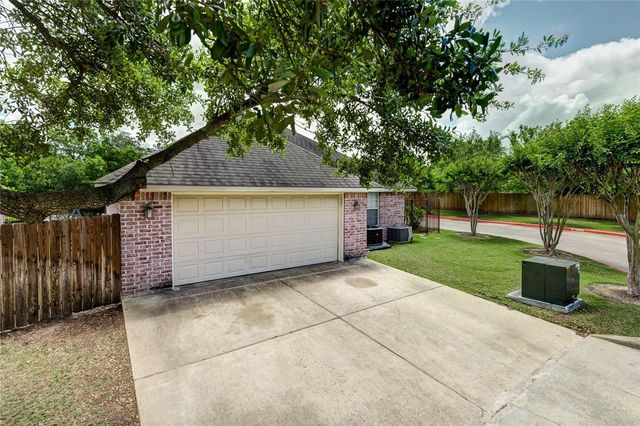 905 Lincoln Avenue, College Station, TX 77840