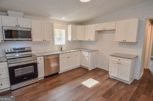 205 Bradley Road, Jackson, GA 30233