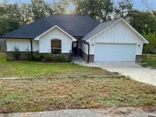 9313 W Lakeshore Dr, Tyler, TX 75708