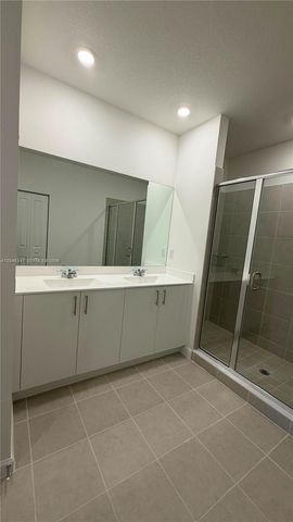 2475 SE 29th Drive, Homestead, FL 33035
