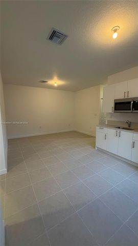 2475 SE 29th Drive, Homestead, FL 33035