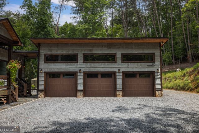 195 Moonshine Way, Blue Ridge, GA 30513