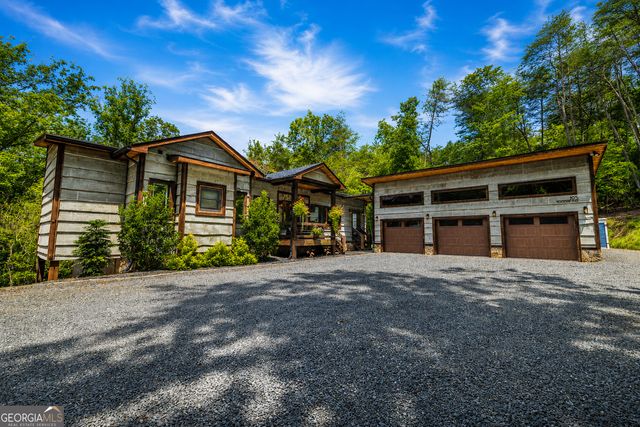 195 Moonshine Way, Blue Ridge, GA 30513