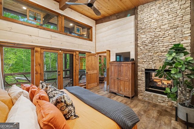 195 Moonshine Way, Blue Ridge, GA 30513