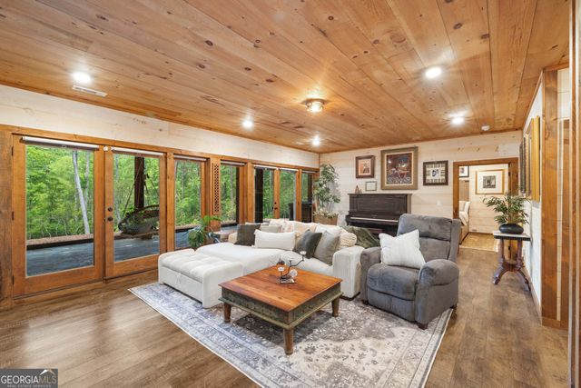 195 Moonshine Way, Blue Ridge, GA 30513