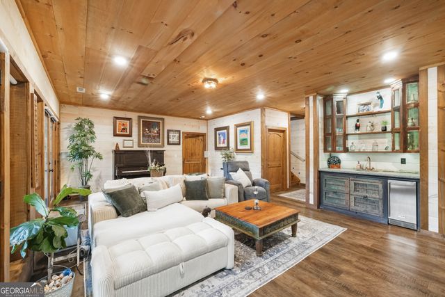 195 Moonshine Way, Blue Ridge, GA 30513