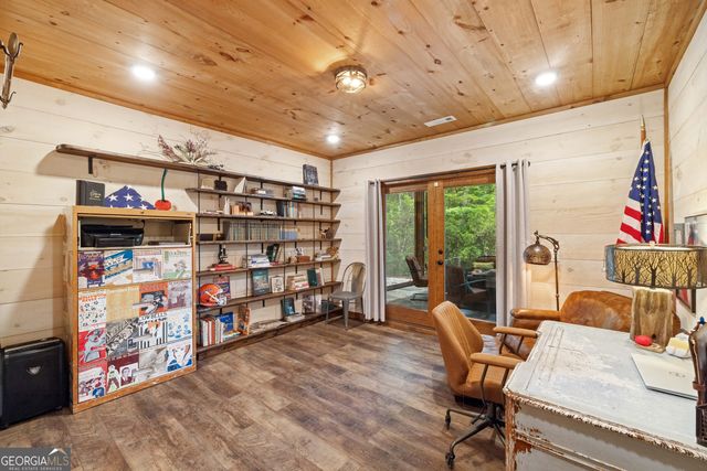 195 Moonshine Way, Blue Ridge, GA 30513