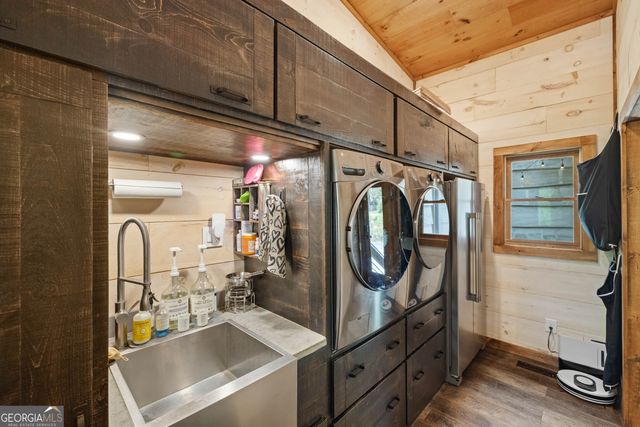 195 Moonshine Way, Blue Ridge, GA 30513