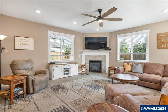 208 NE Alder Ct, Sublimity, OR 97385