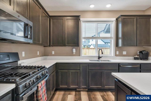208 NE Alder Ct, Sublimity, OR 97385