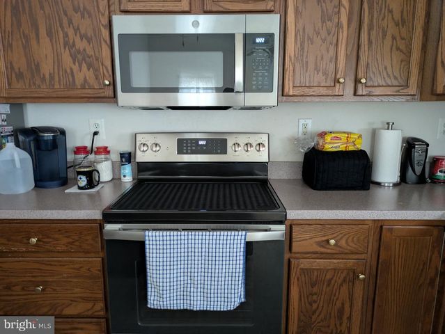 515 HOWEY DR, Mullica Hill, NJ 08062