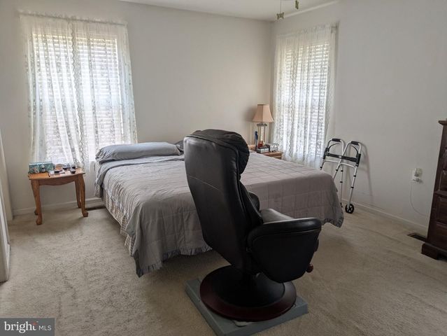515 HOWEY DR, Mullica Hill, NJ 08062