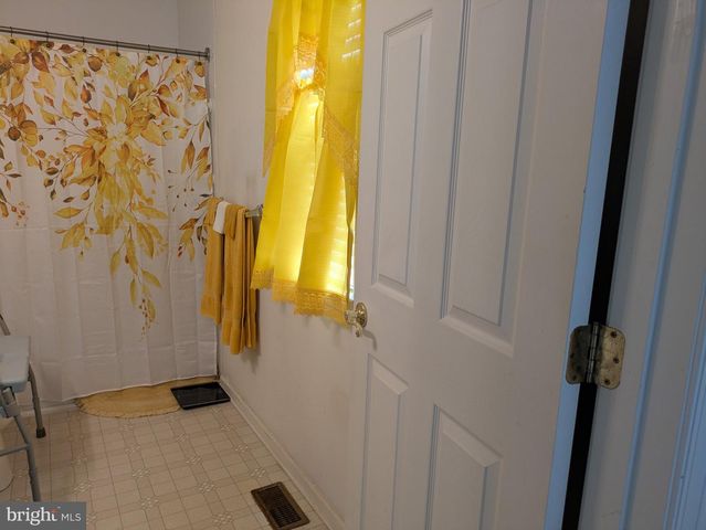 515 HOWEY DR, Mullica Hill, NJ 08062