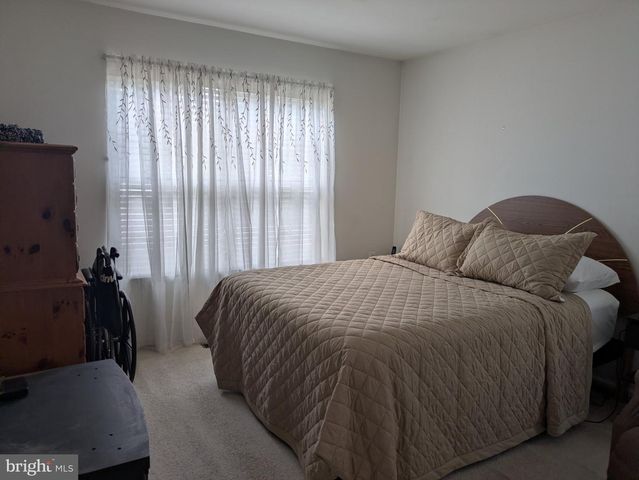 515 HOWEY DR, Mullica Hill, NJ 08062