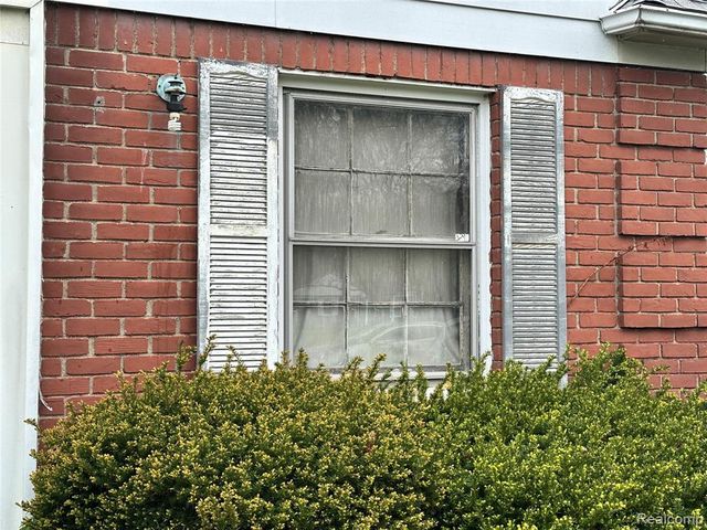 18819 Moross Road, Detroit, MI 48224